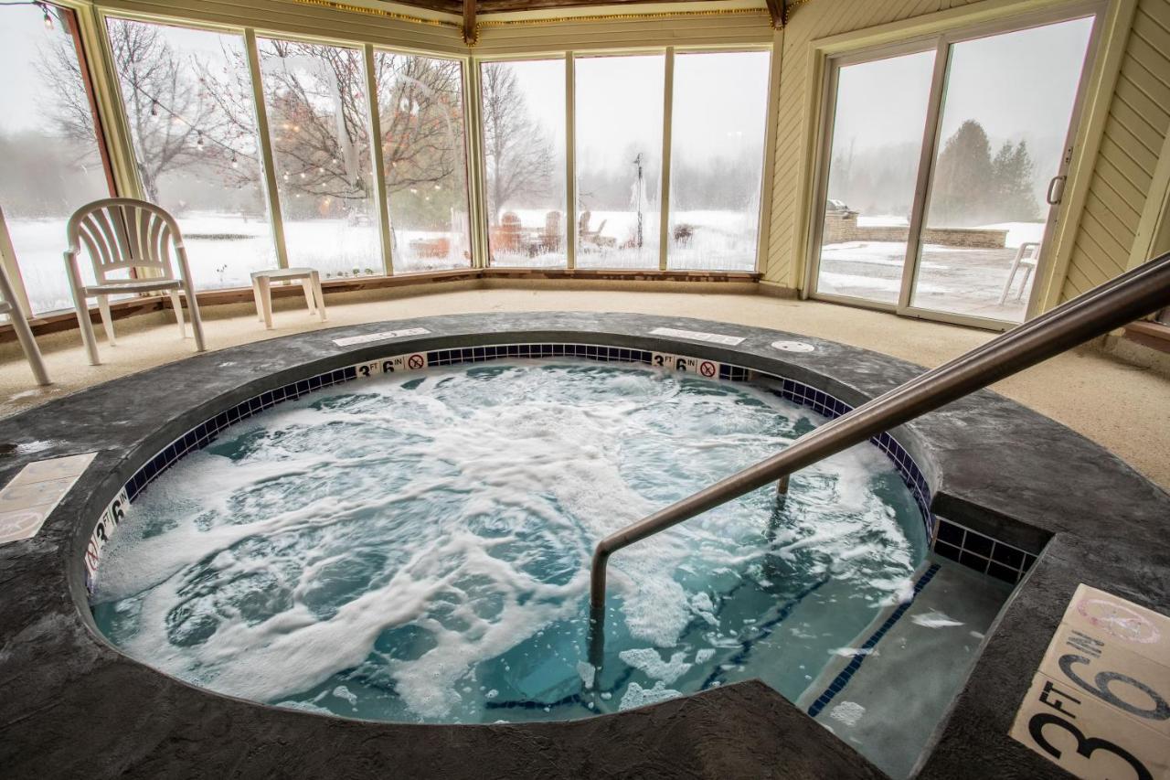 Open Hearth Lodge Систър Бей Екстериор снимка