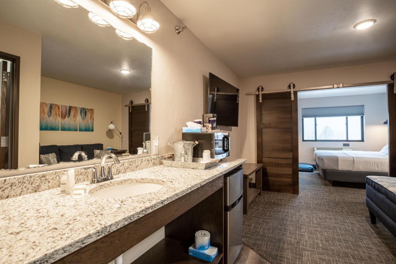 Open Hearth Lodge Систър Бей Екстериор снимка
