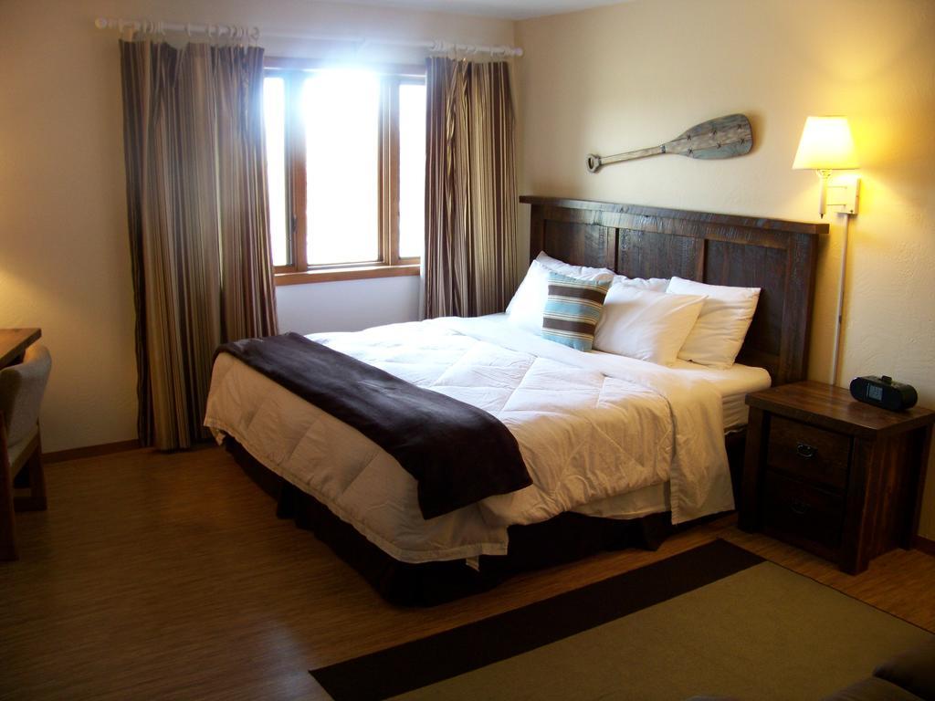 Open Hearth Lodge Систър Бей Екстериор снимка