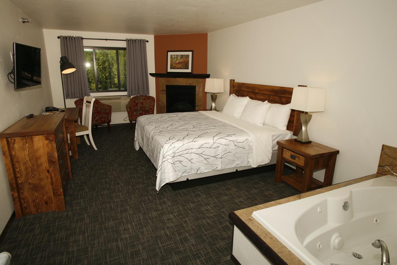 Open Hearth Lodge Систър Бей Екстериор снимка