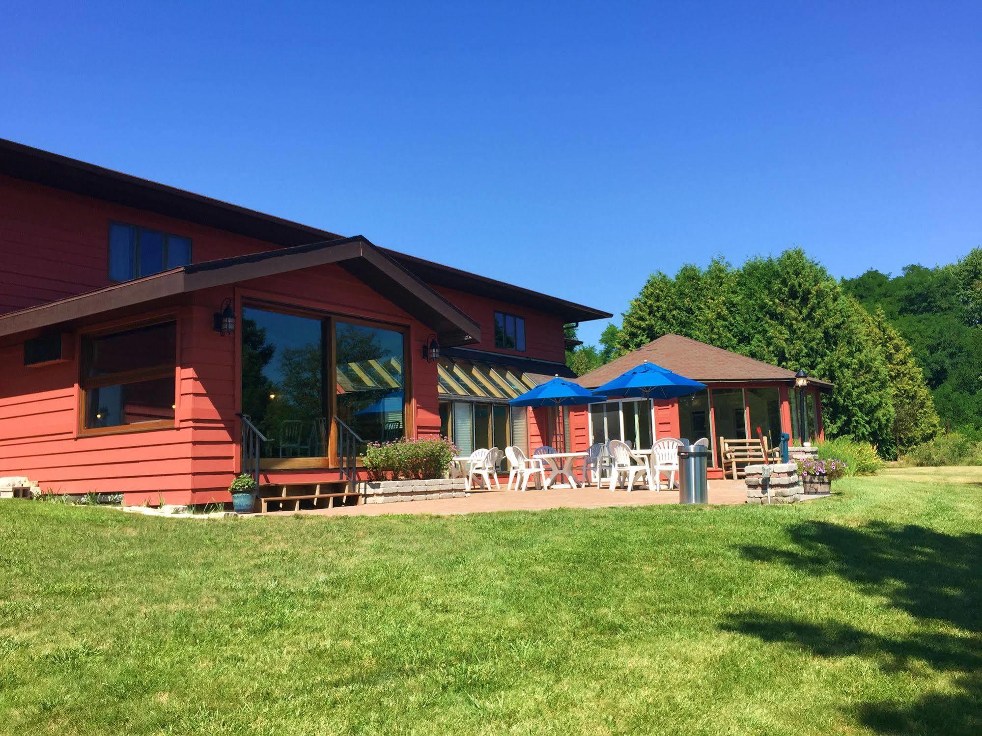 Open Hearth Lodge Систър Бей Екстериор снимка