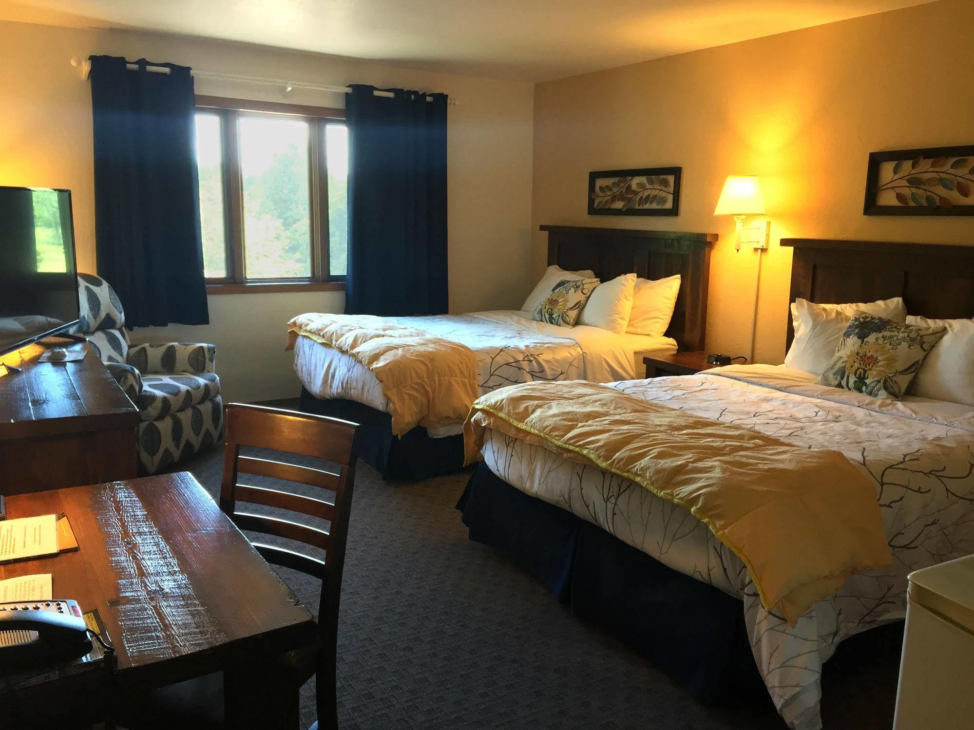 Open Hearth Lodge Систър Бей Екстериор снимка