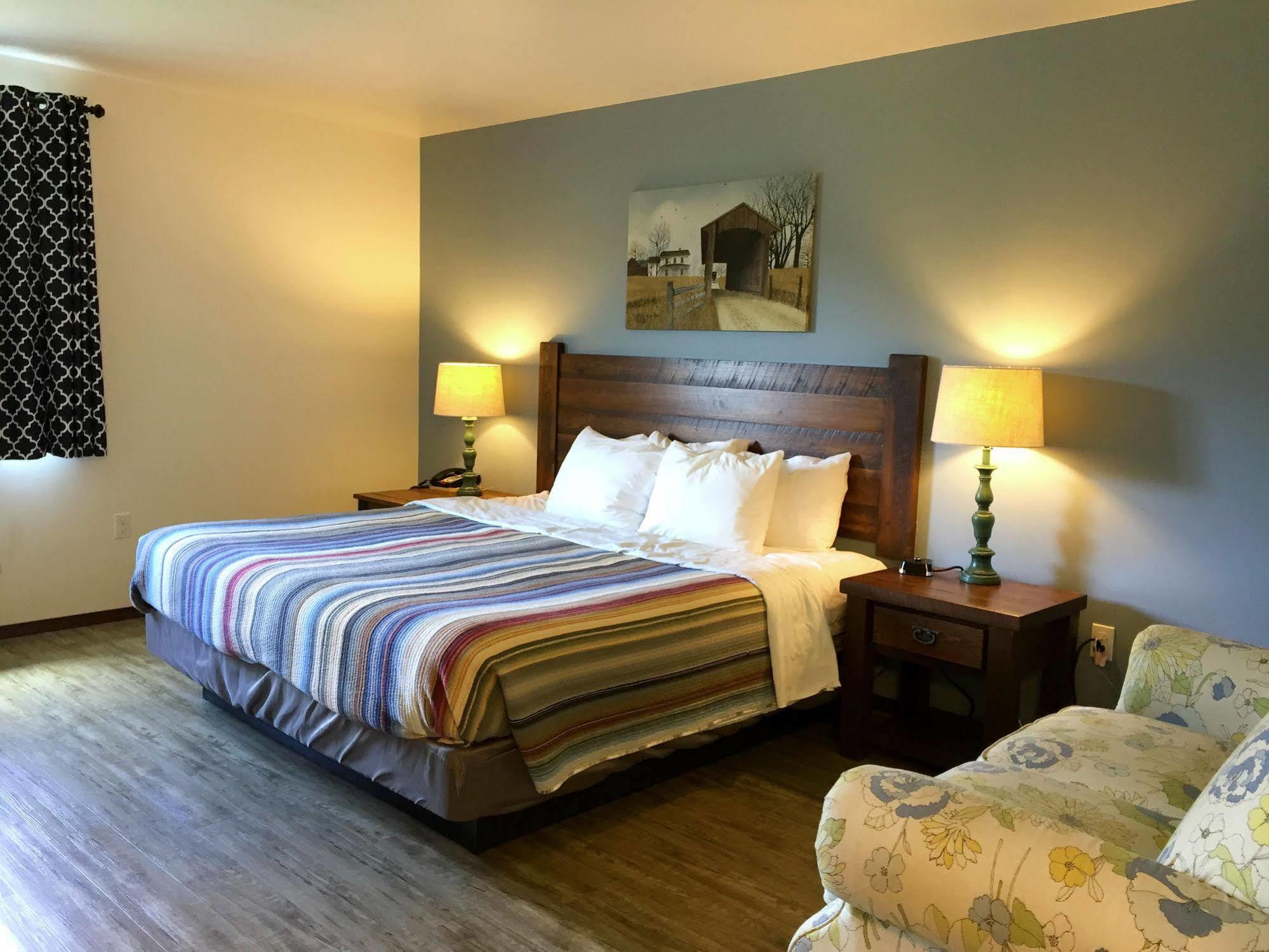 Open Hearth Lodge Систър Бей Екстериор снимка
