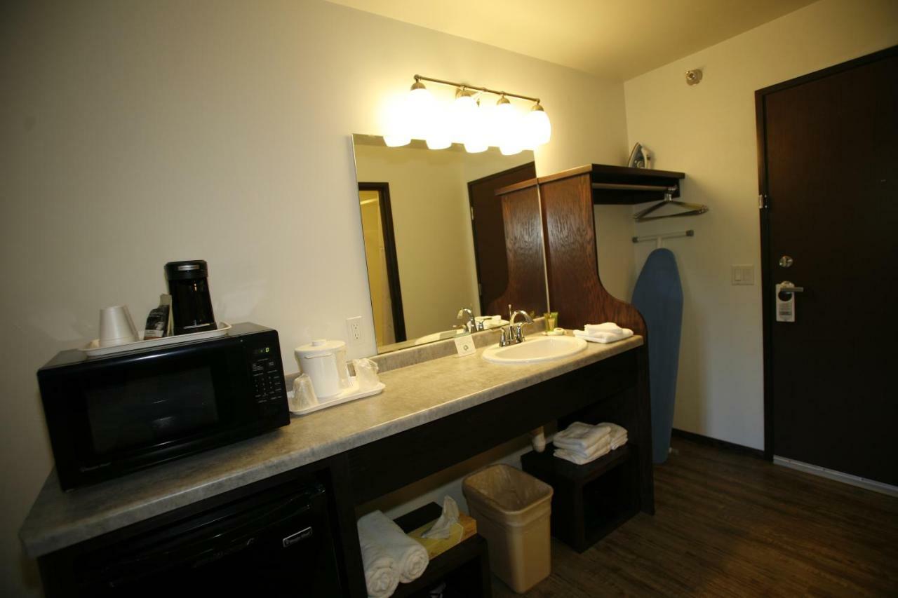 Open Hearth Lodge Систър Бей Екстериор снимка