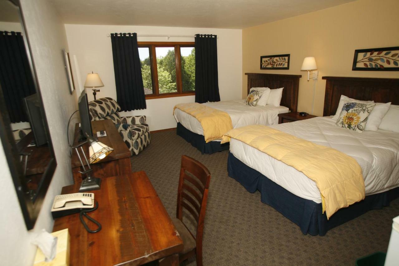 Open Hearth Lodge Систър Бей Екстериор снимка
