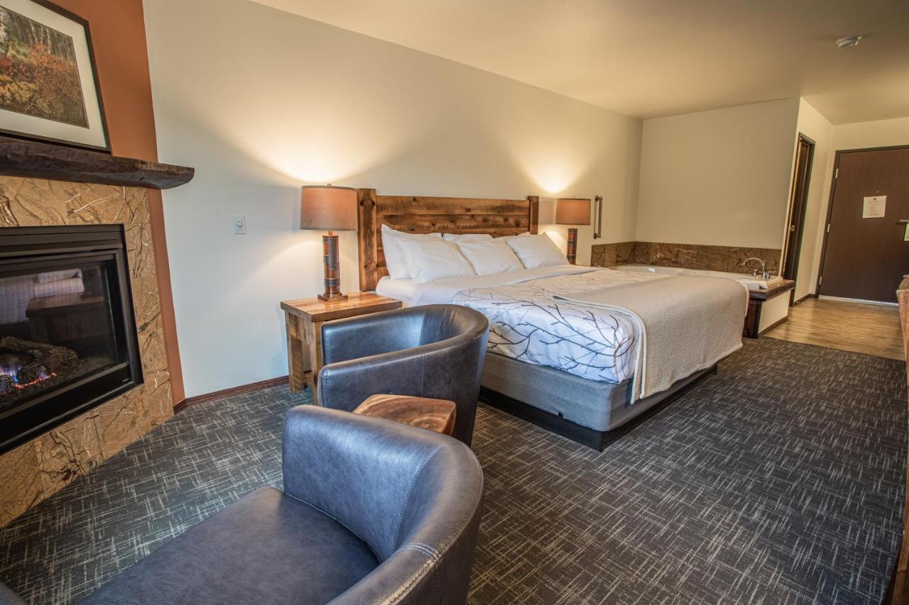 Open Hearth Lodge Систър Бей Екстериор снимка