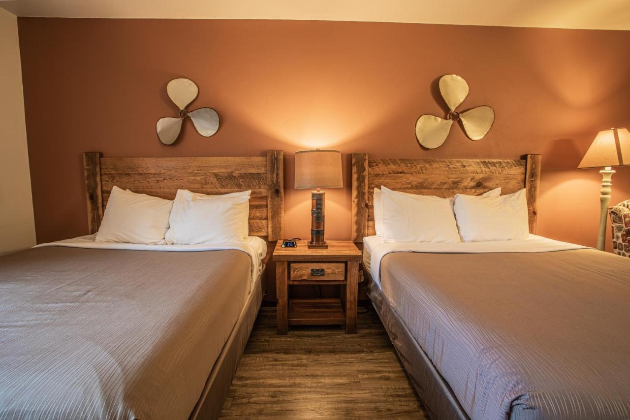 Open Hearth Lodge Систър Бей Екстериор снимка