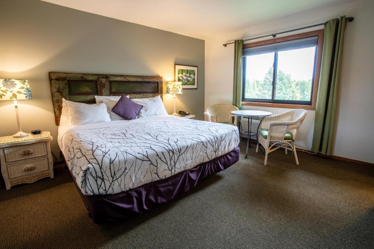 Open Hearth Lodge Систър Бей Екстериор снимка
