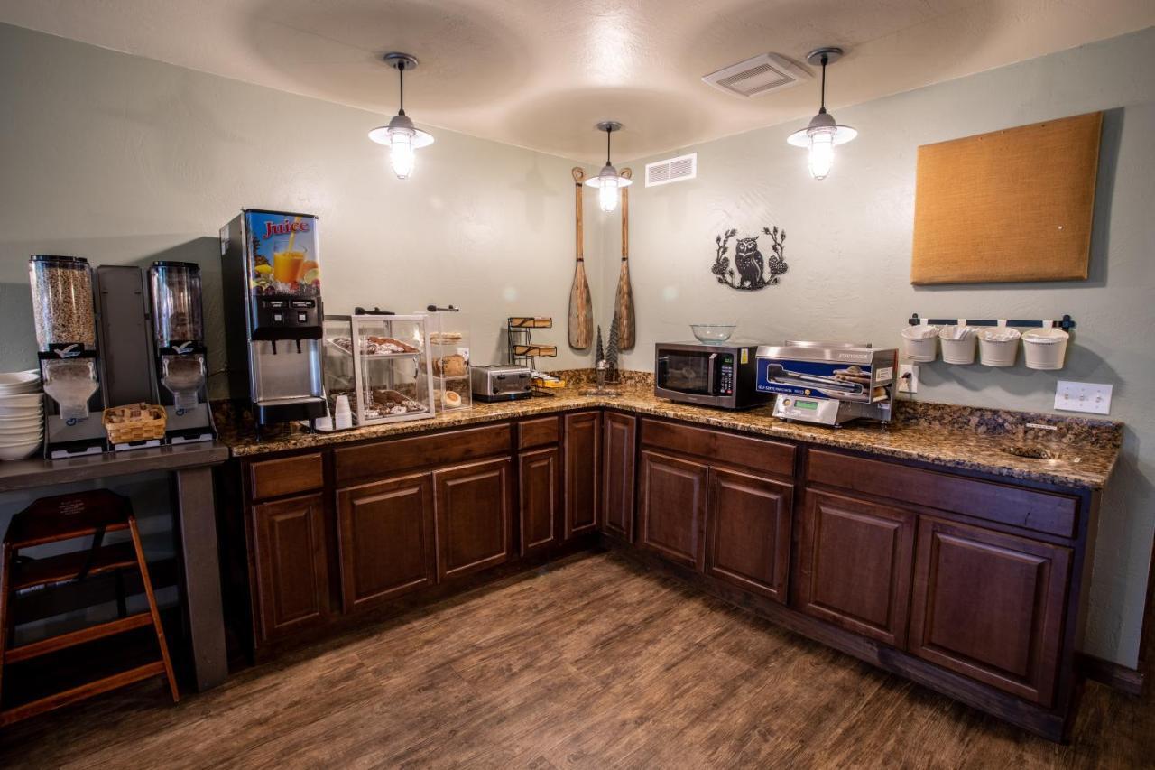 Open Hearth Lodge Систър Бей Екстериор снимка