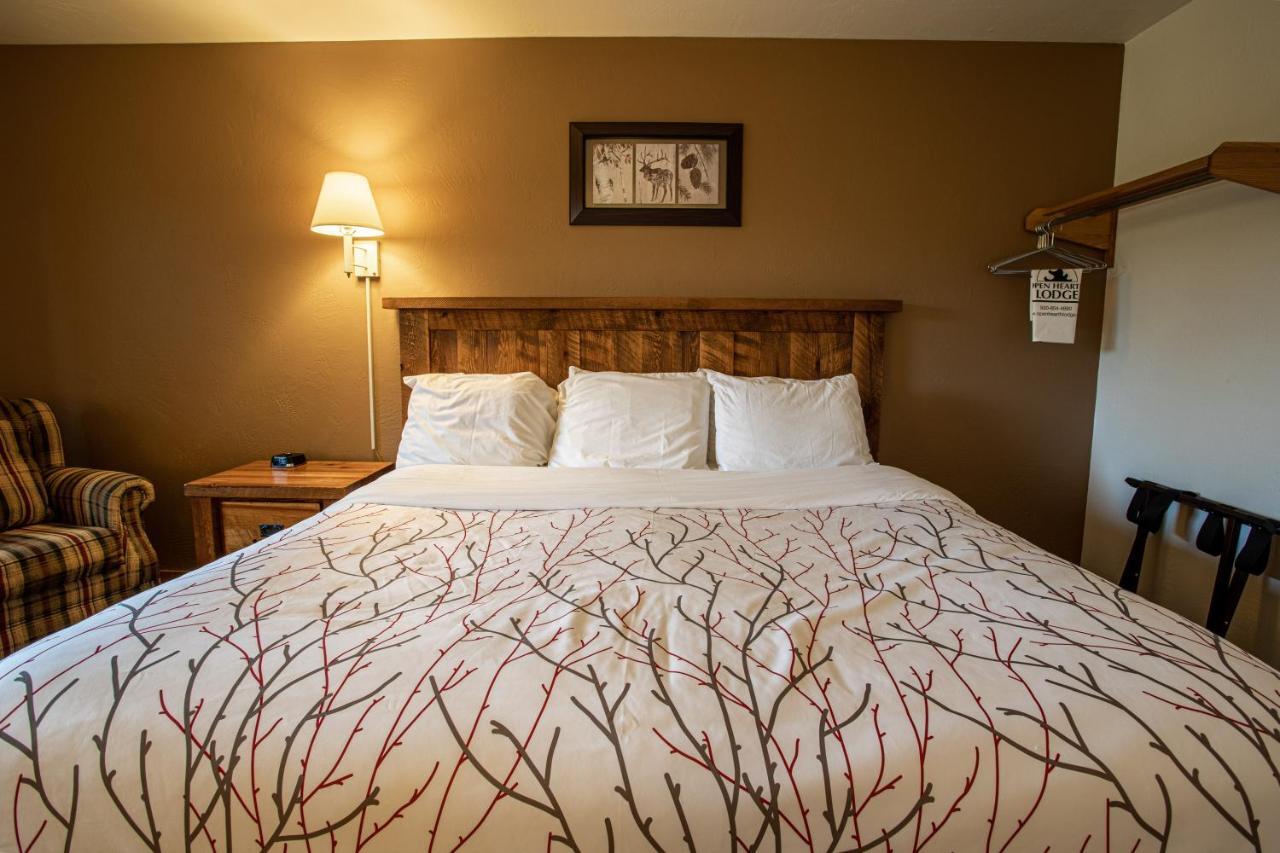 Open Hearth Lodge Систър Бей Екстериор снимка