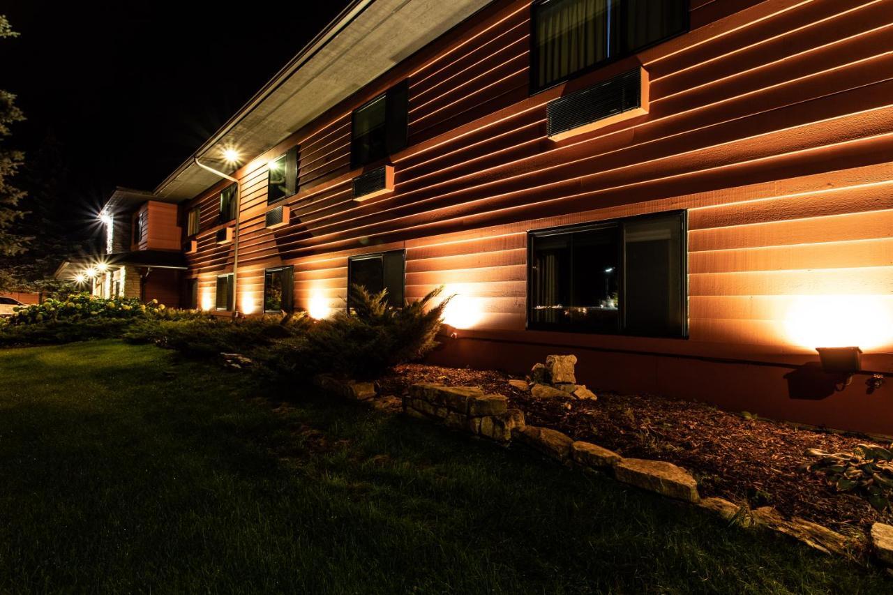 Open Hearth Lodge Систър Бей Екстериор снимка
